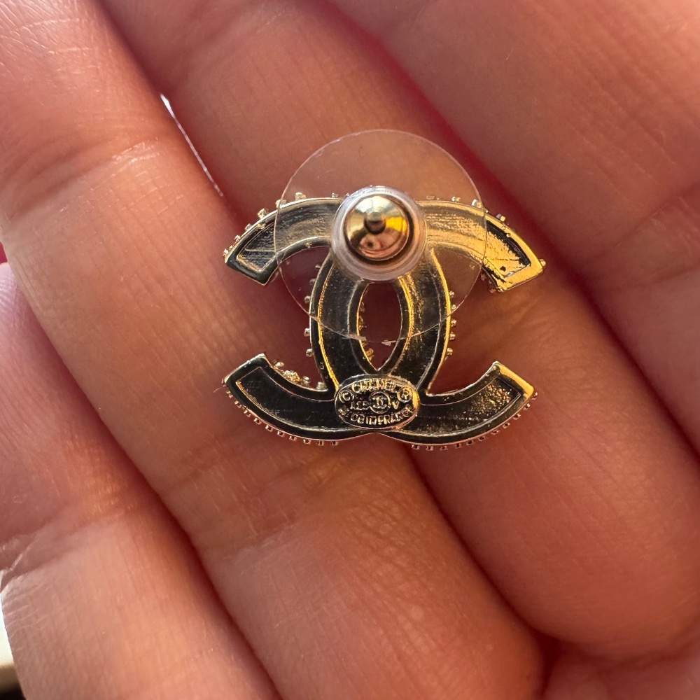 Brand New Classic Chanel CC Logo Crystal Embellished Pearl Earrings - Picture 3 of 3